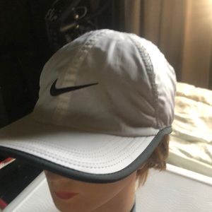 Ladies Nike cap hat25 TV